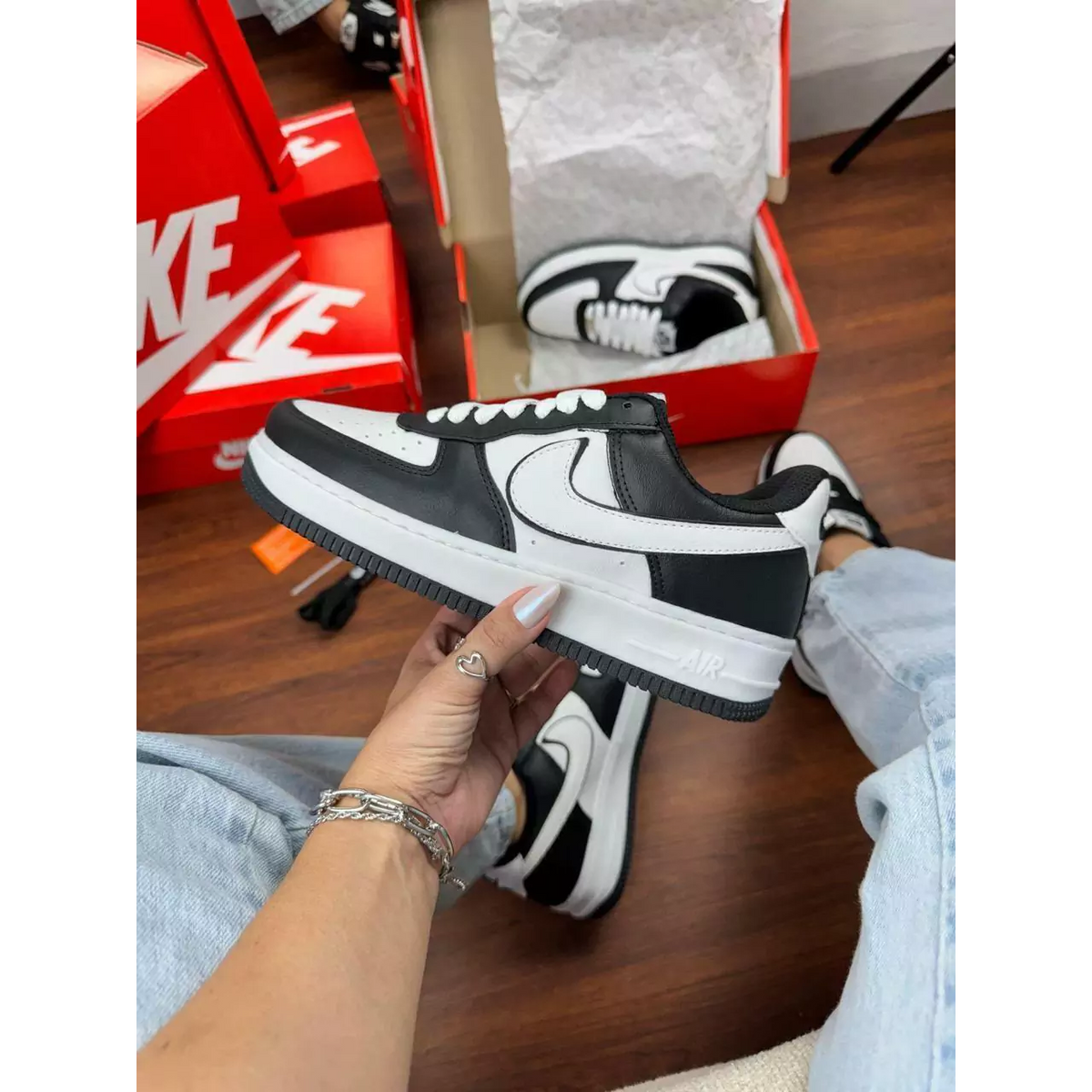 AIR FORCE 1' 07 BLACK WHITE